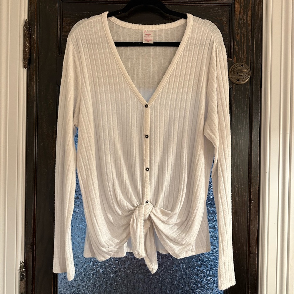 No Boundaries Front Knot Top